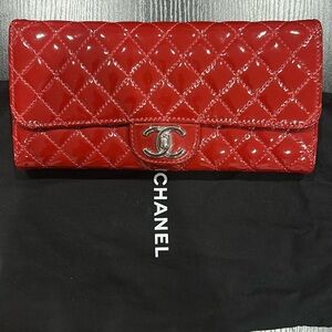 CHANEL WALLET ON CHAIN